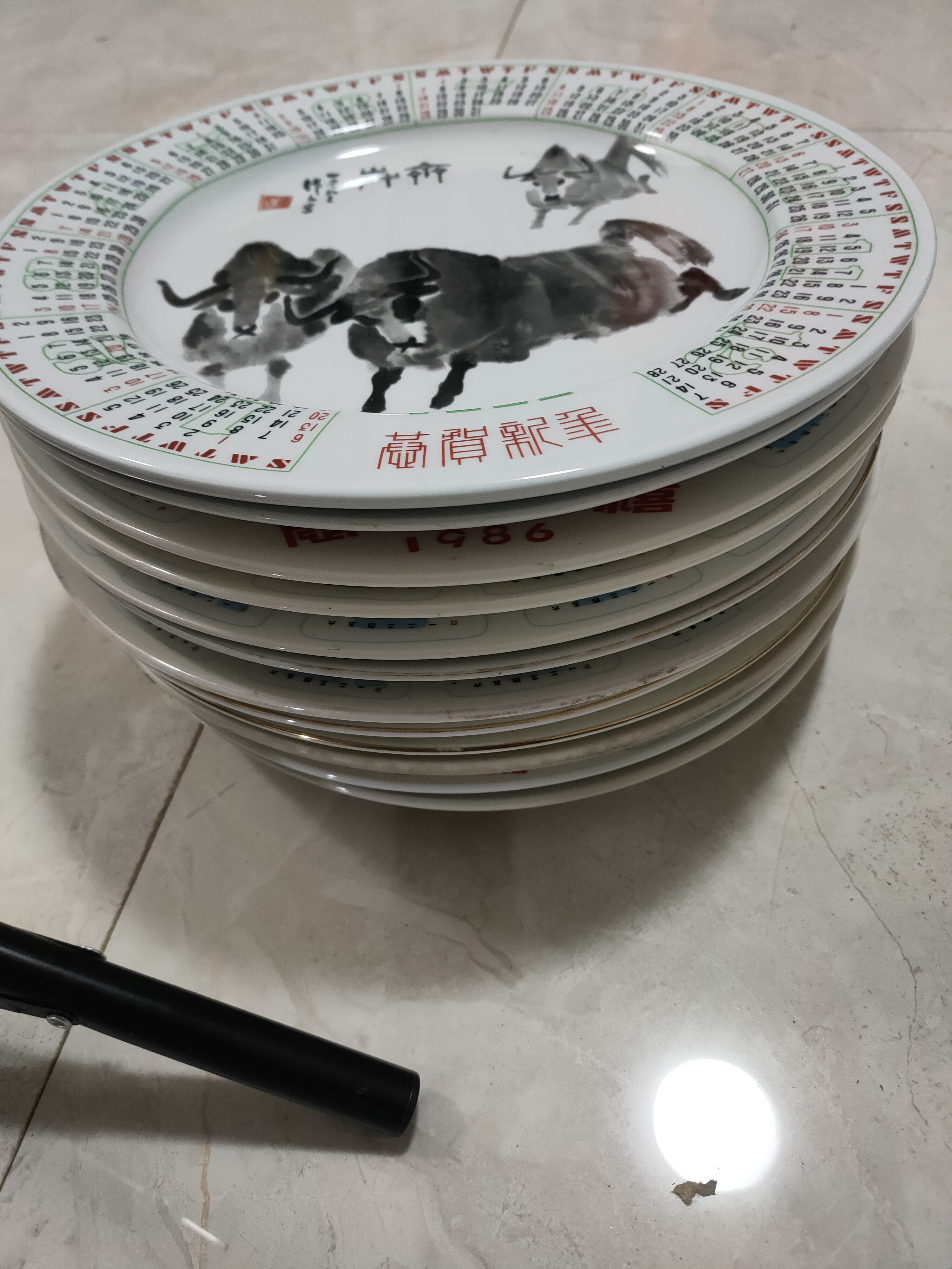 12块盘子，库存微瑕疵，备注:微瑕疵