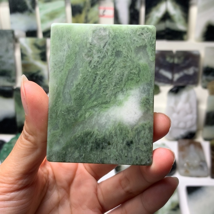 独山玉未镶嵌颈饰