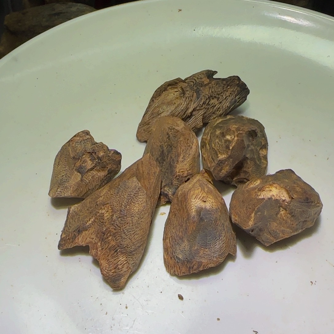 沉香手把件L****y沉香奇楠红土天然树结老料57克