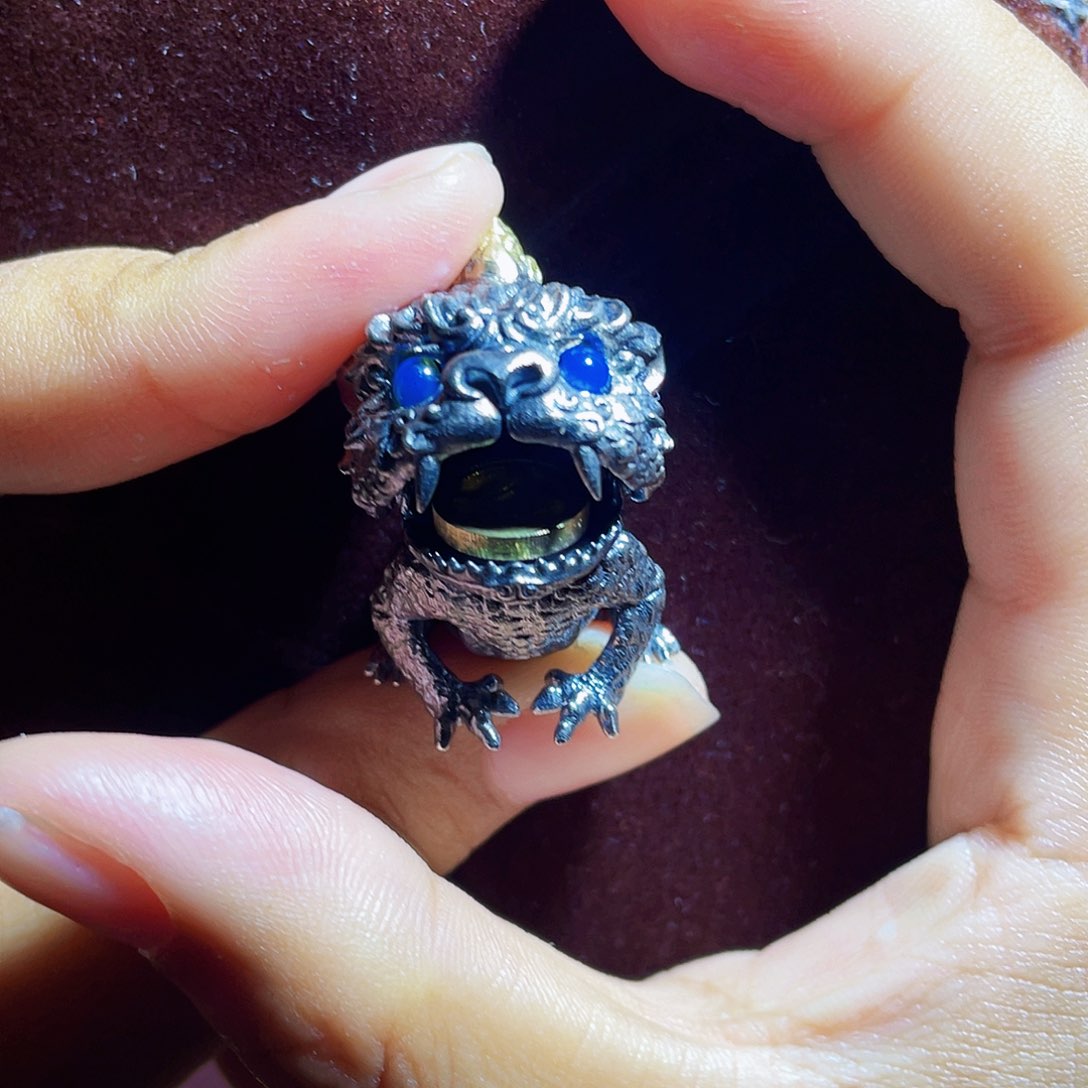 蓝珀裸石未镶嵌行**穷吞金兽