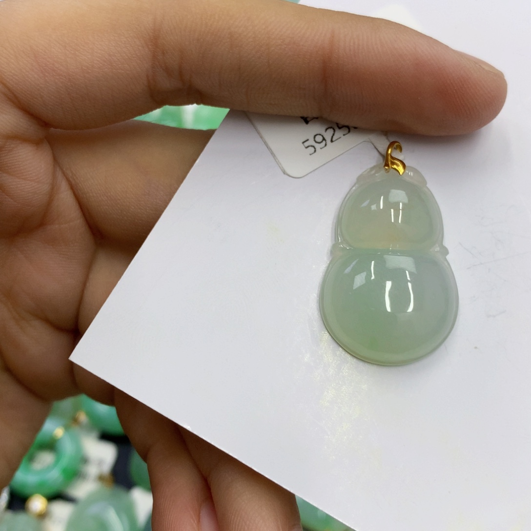 翡翠18K金镶嵌颈饰翡翠