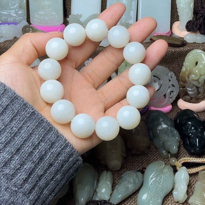 雄***鹰和田玉（糖玉）未镶嵌挂件