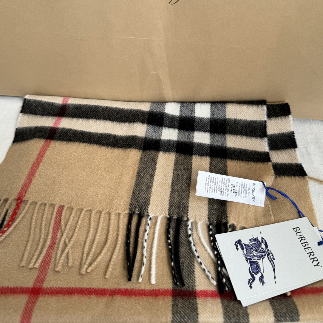 未使用 BURBERRY/博柏利 驼色经典格纹围巾