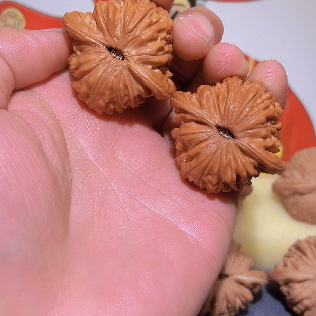 文玩核桃吊坠满*?汉高楼44