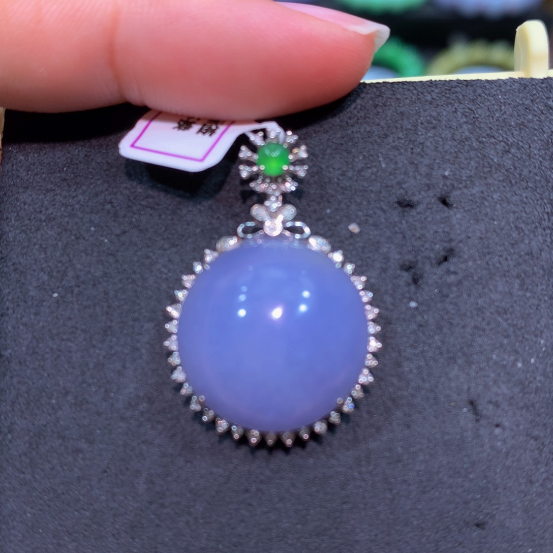 翡翠18K金镶嵌颈饰翡翠