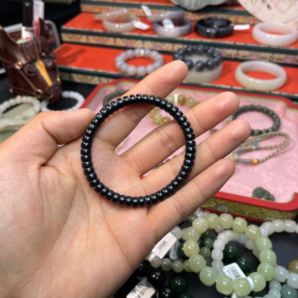 和田玉卡8黑青黑羊脂