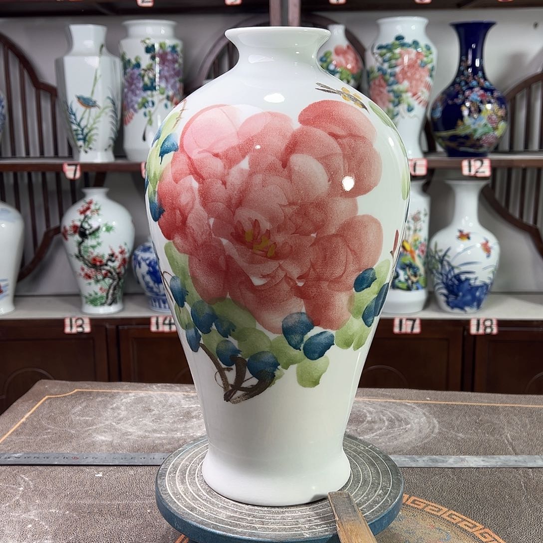 陶摆件景德镇陶瓷梅红牡花