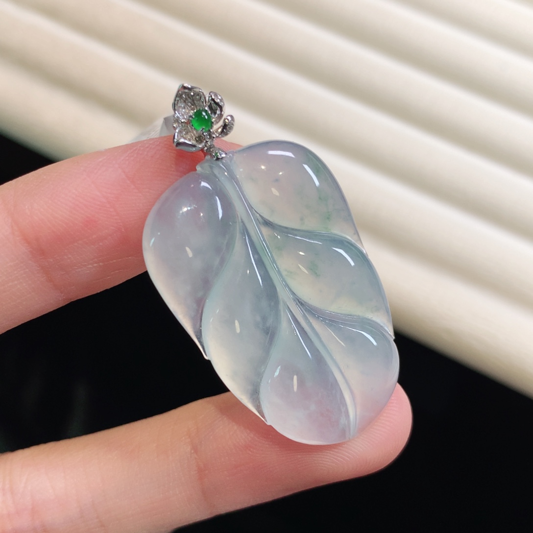 翡翠颈饰18K金镶嵌叶子