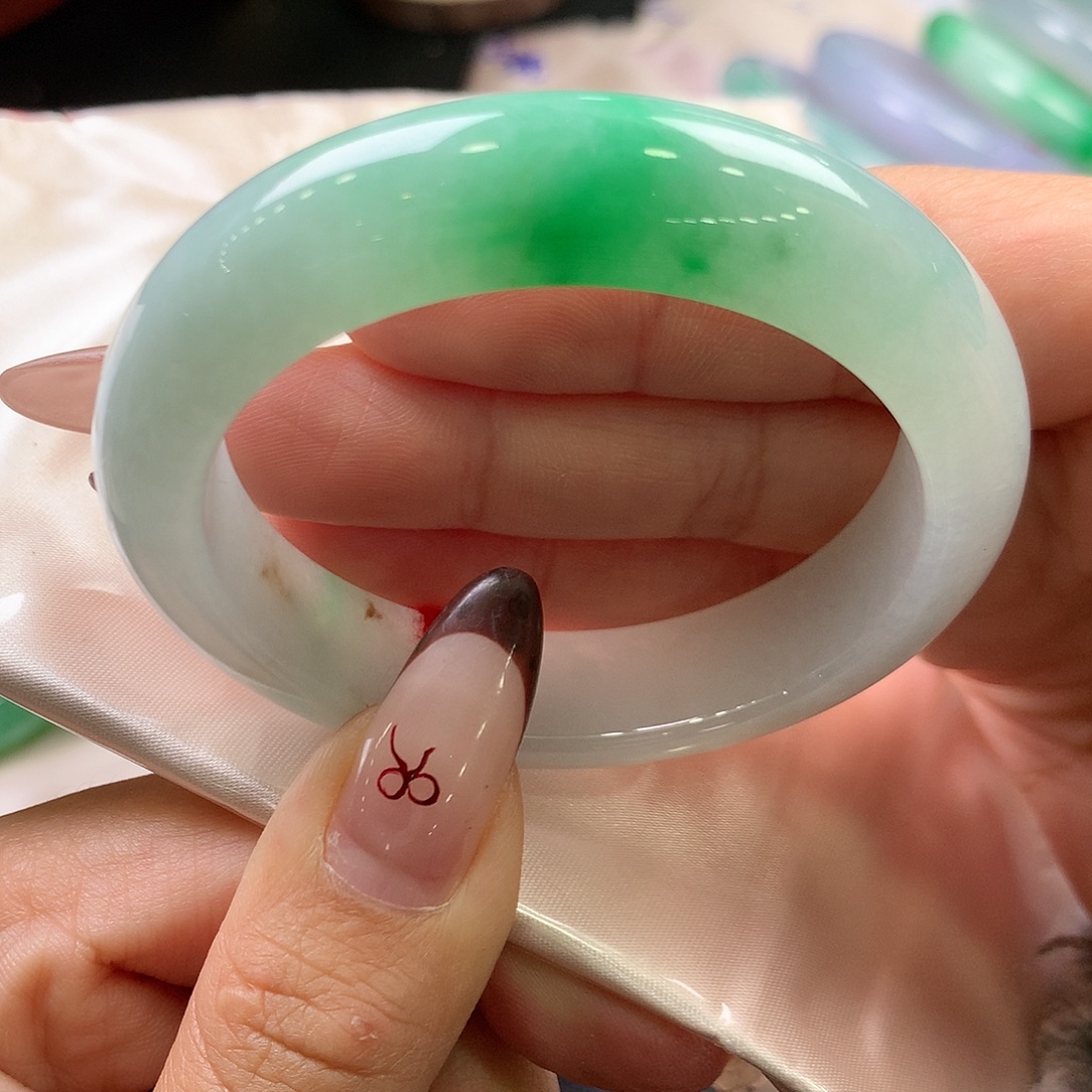 翡翠未镶嵌手镯27号 