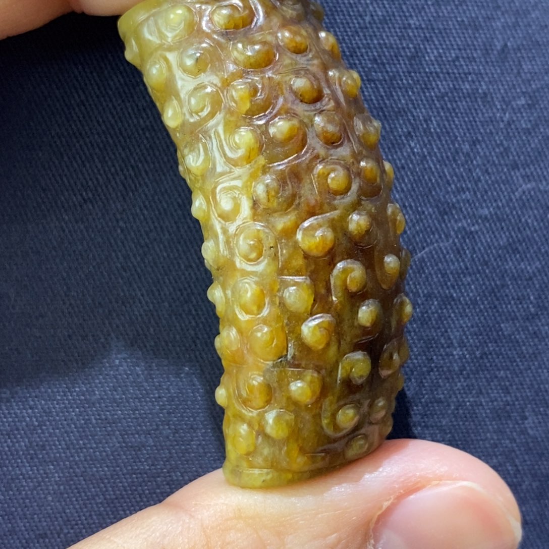 和田玉未镶嵌颈饰满谷米纹满沁勒子