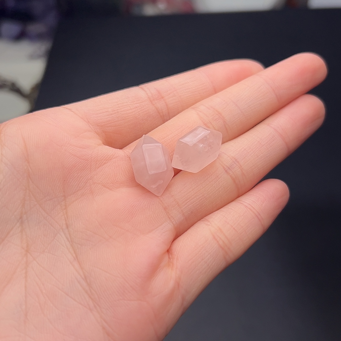玛瑙/玉髓合金珠宝半成品G702。天然粉水晶双尖一个