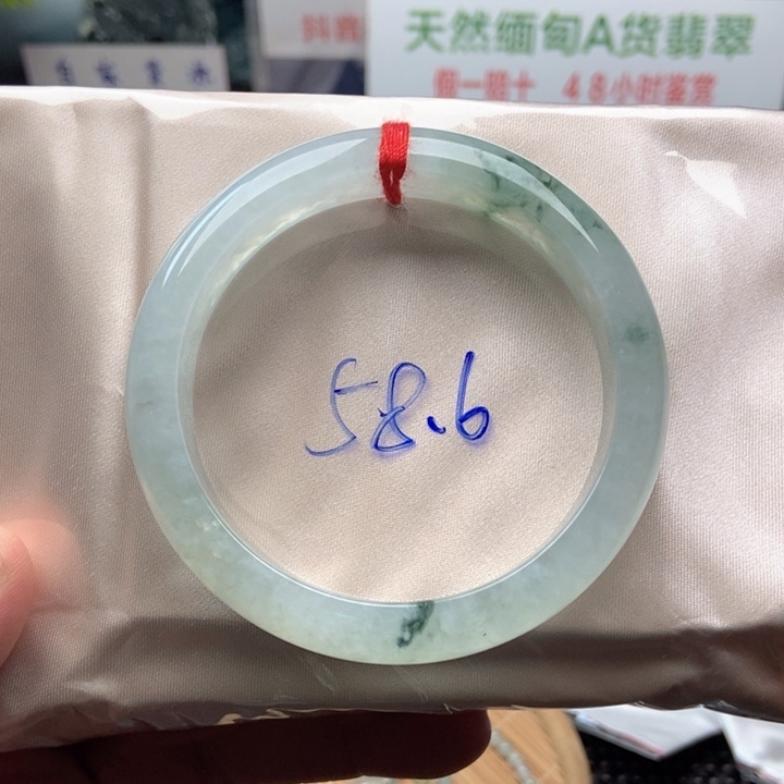 翡翠未镶嵌手镯翡翠未镶嵌手镯5