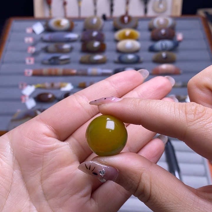 宝***馆玛瑙/玉髓未镶嵌颈饰