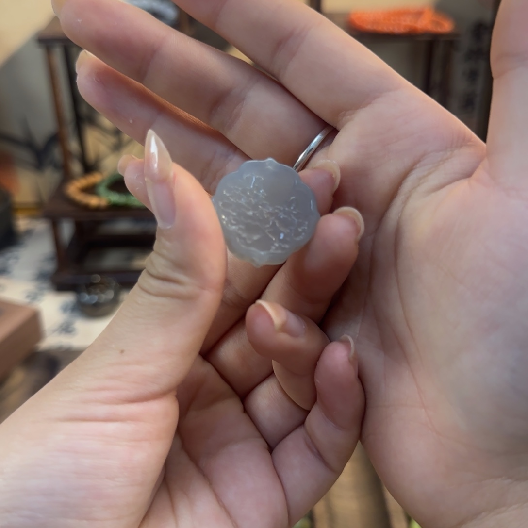 蛇纹石玉颈饰合金