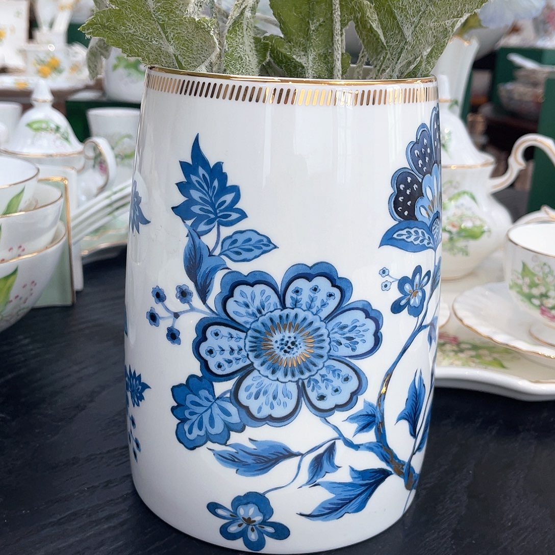 莎***骨瓷花瓶——————————-