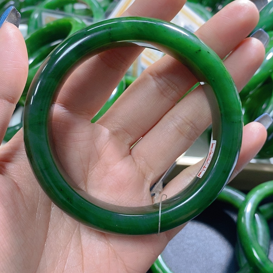 银***）和田玉（碧玉）未镶嵌手链