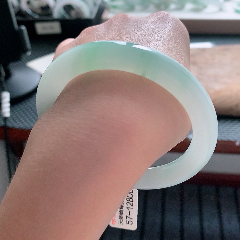 圆条57mm 冰飘绿胶润细腻无结构卡9.8缅甸翡翠A货手镯