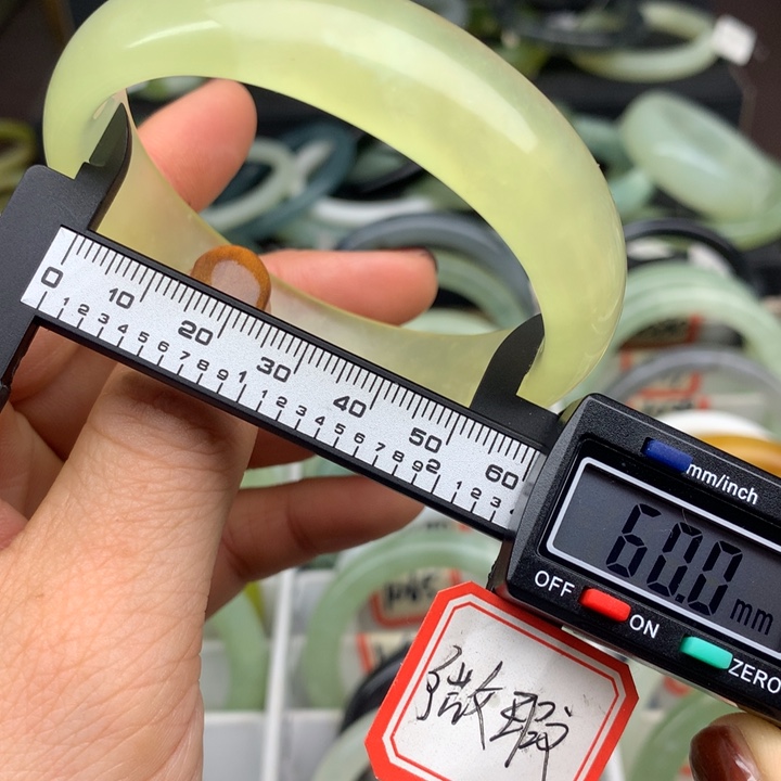 蛇纹石玉未镶嵌手镯1053