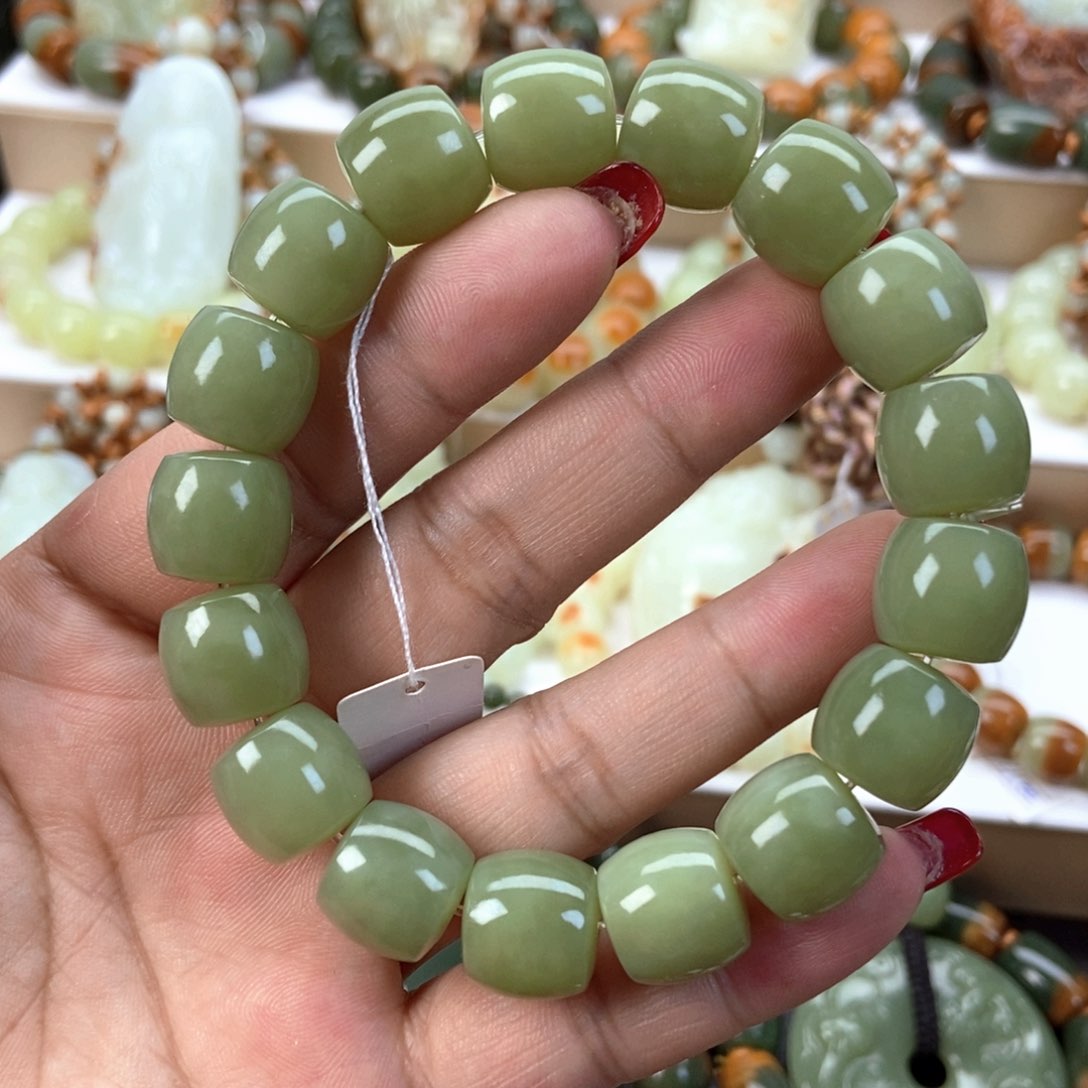 透闪石质玉手串未镶嵌