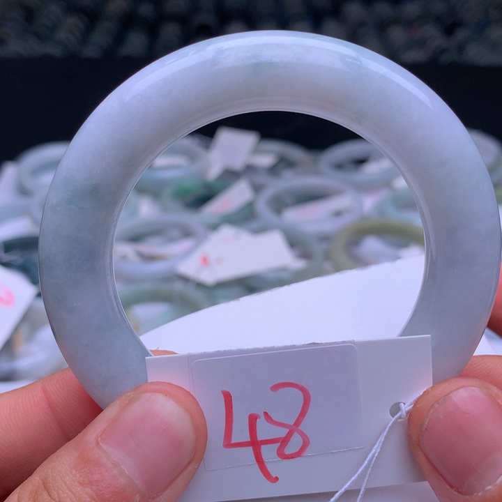 翡翠手镯未镶嵌45889998888888889