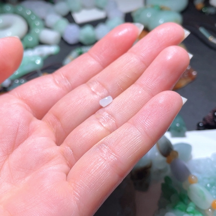 【闪购商品】翡翠颈饰未镶嵌梅****8天然翡翠