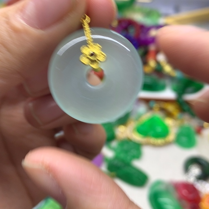 颈饰未镶嵌翡翠吊坠