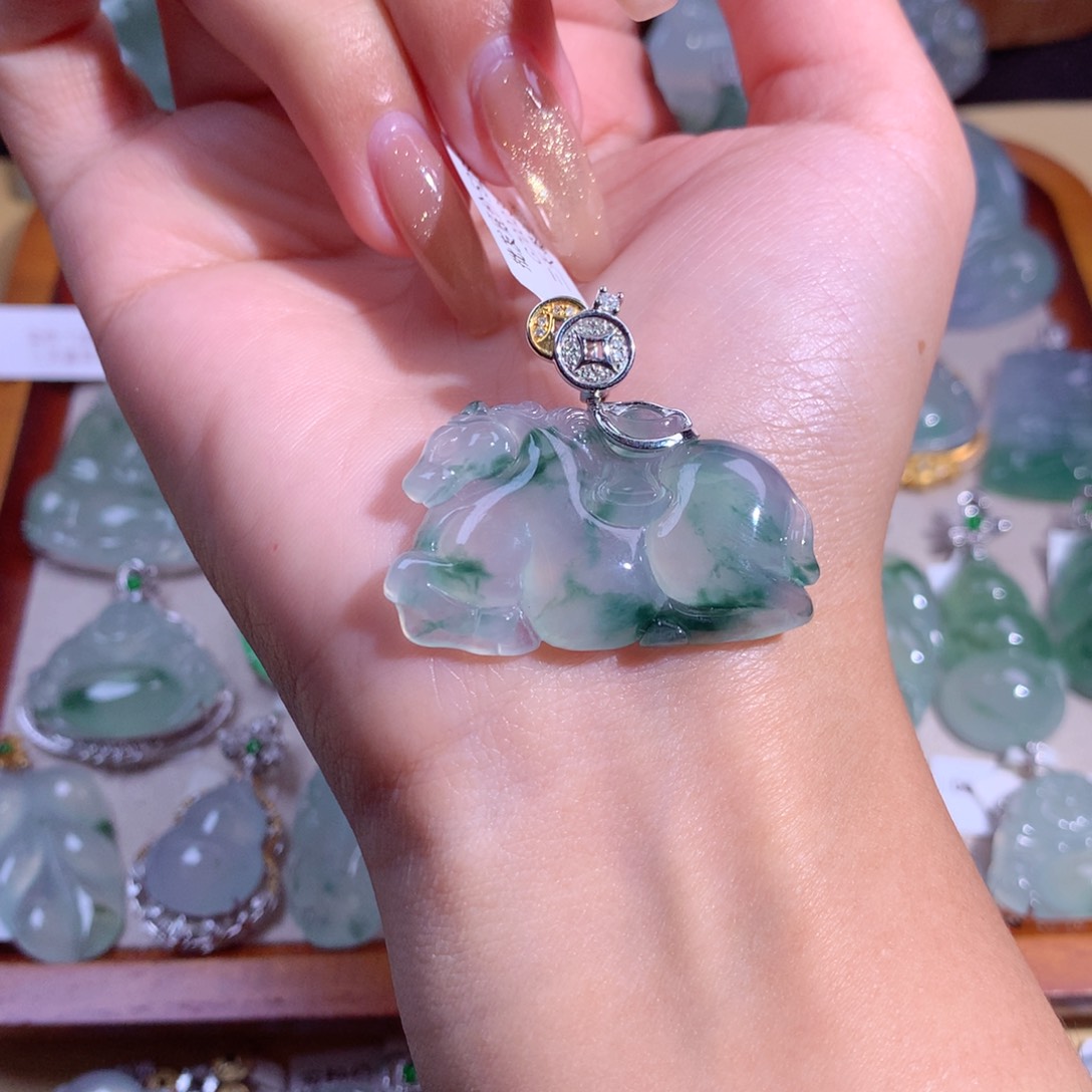 翡翠吊坠(不含链)18K金镶嵌