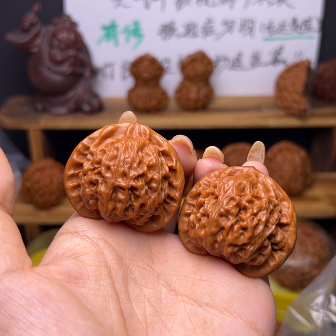 姚***桃核把件宫灯福利