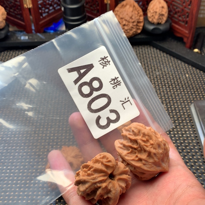 文玩核桃吊坠大龙