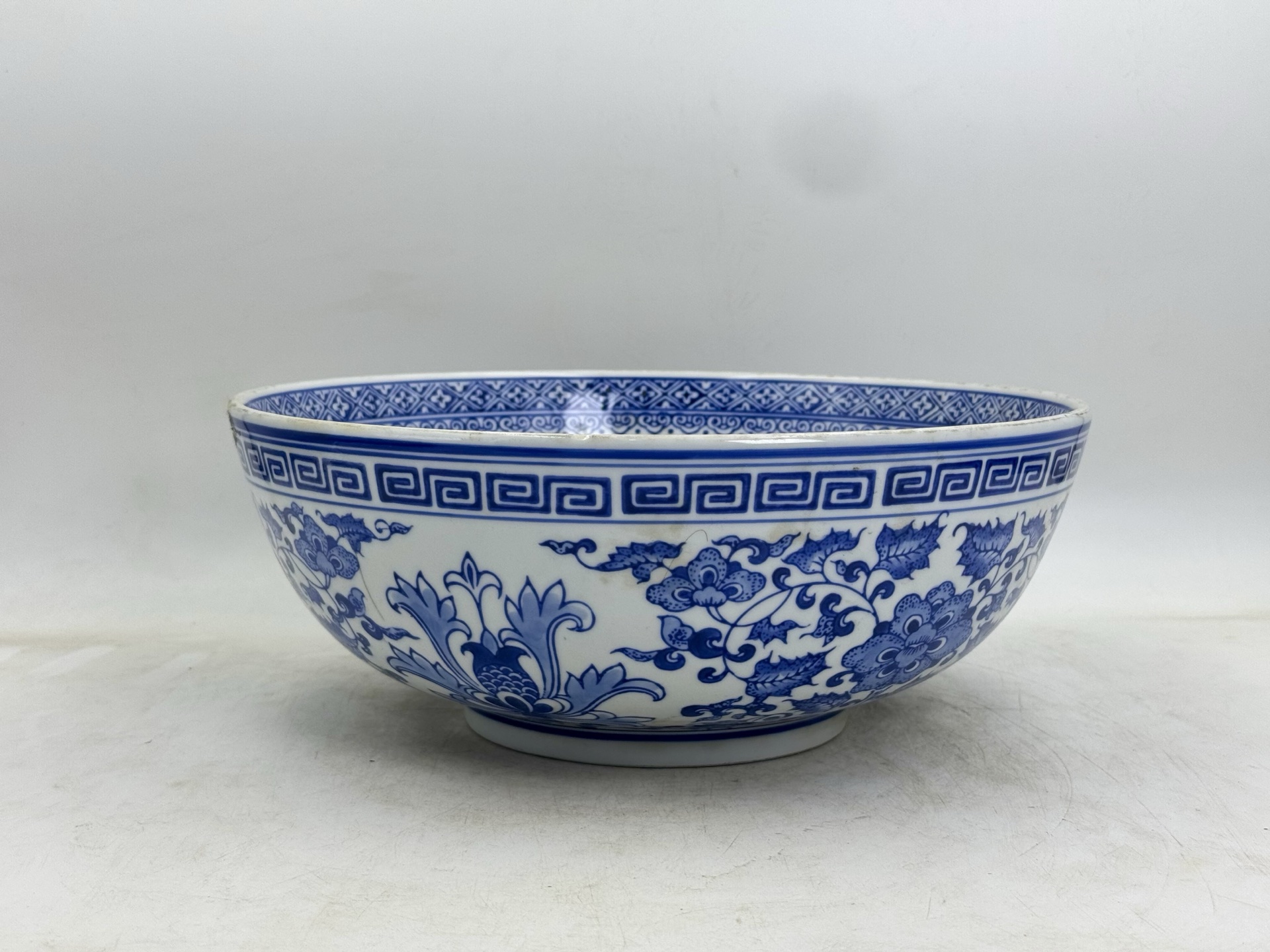 青花缠枝莲公鸡纹大海碗