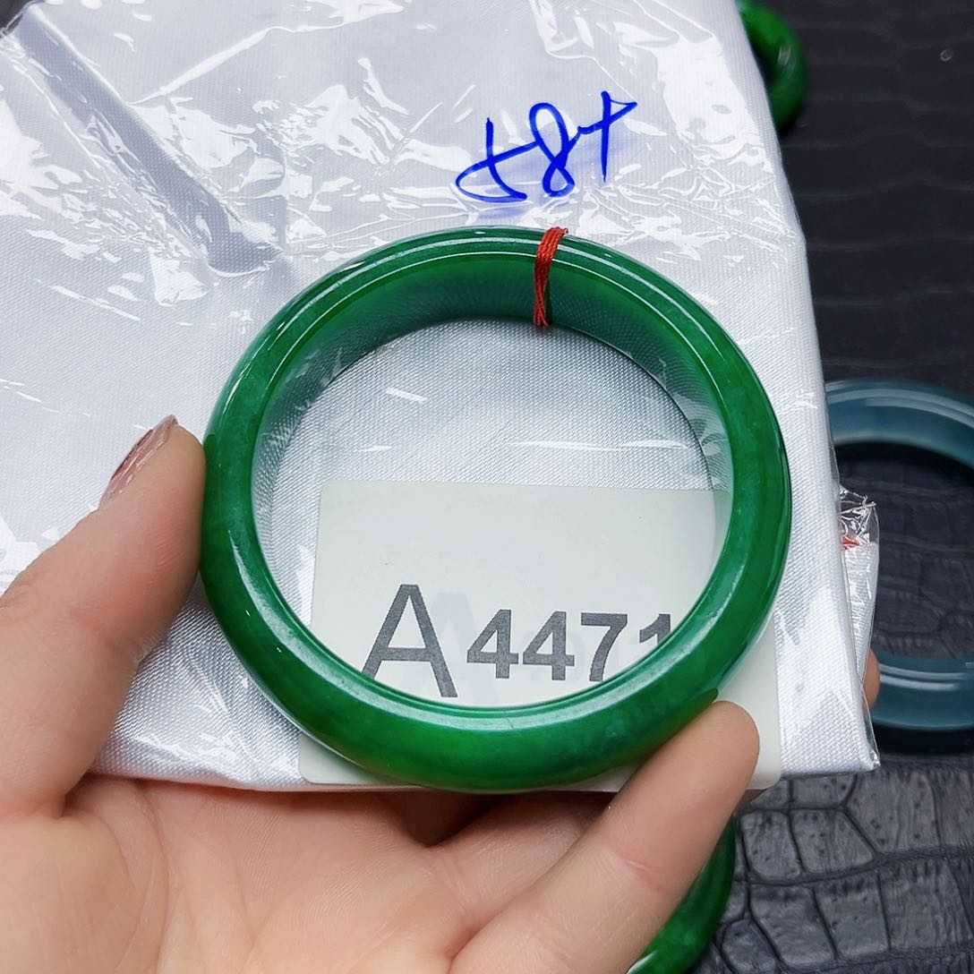 翡翠手镯未镶嵌手镯