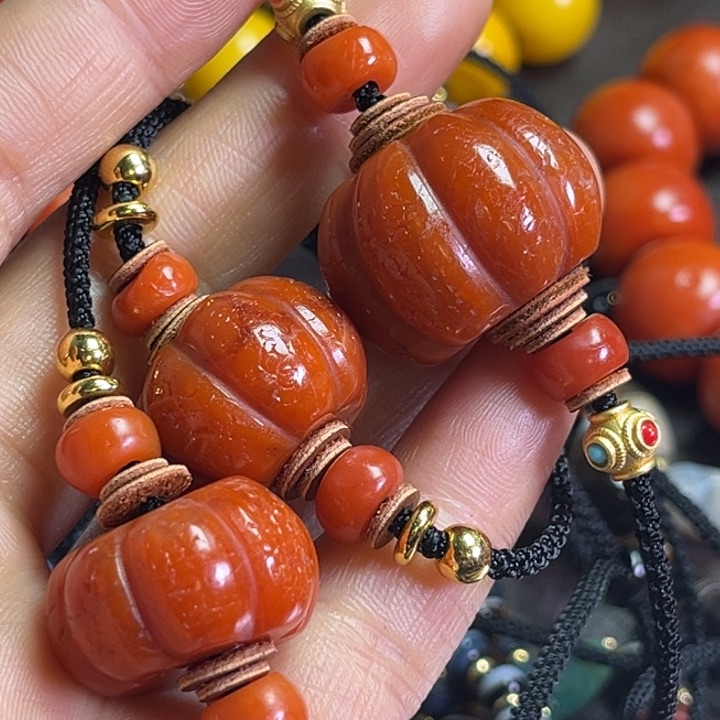 颈饰琉璃一****琉璃……….