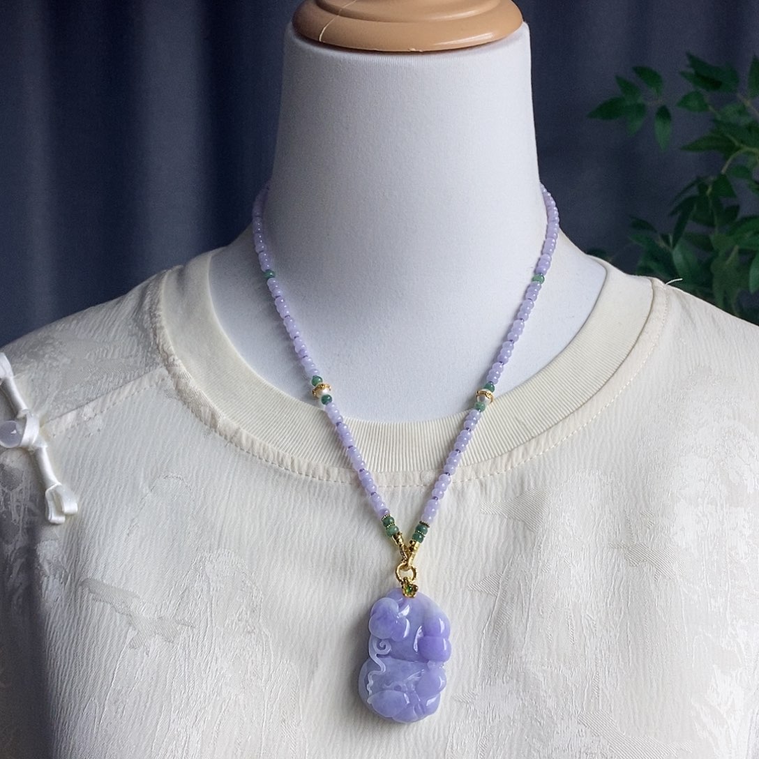 翡翠未镶嵌吊坠(赠链)