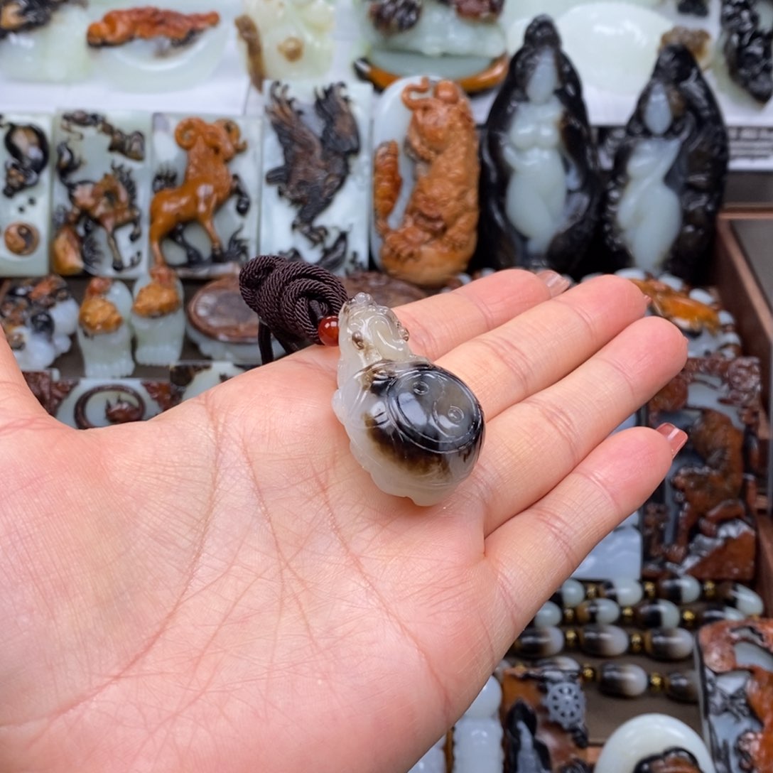 颈饰未镶嵌和田玉