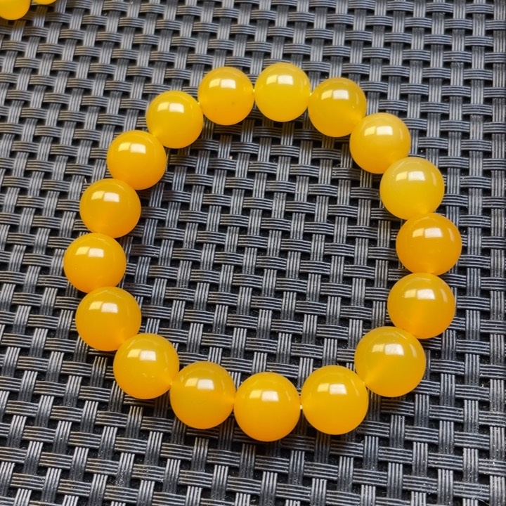 未镶嵌石英质玉（黄龙玉）颈饰