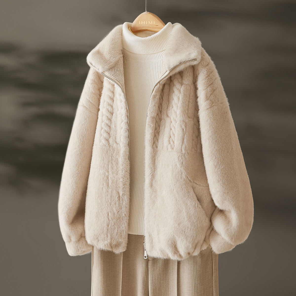 IHIMI/海谧【肌理毛毛立领外套】冬女简约防风保暖毛绒外套8015