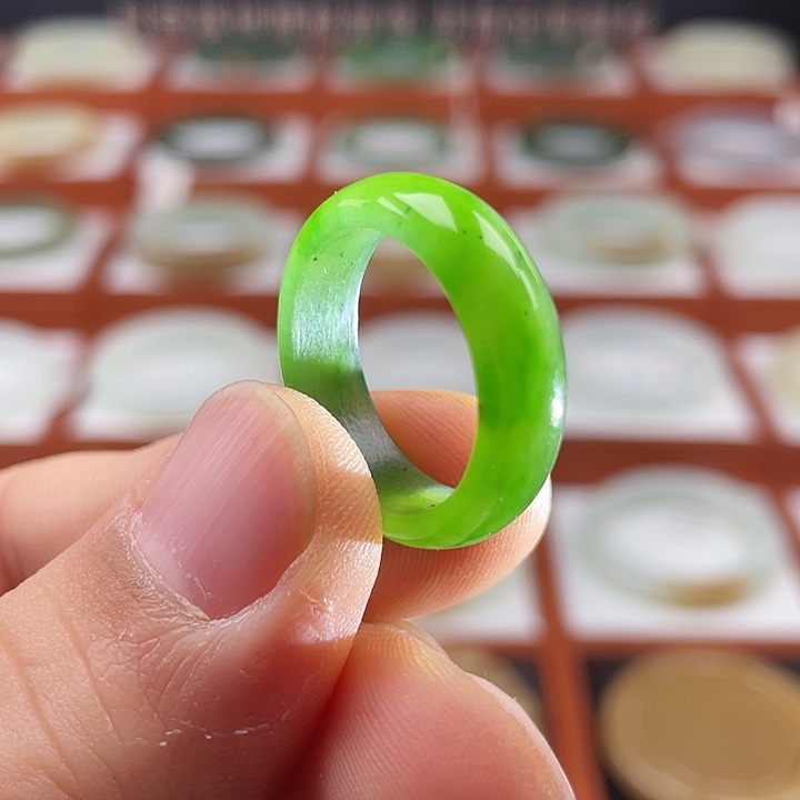和田玉（碧玉）戒圈未镶嵌冰阳绿