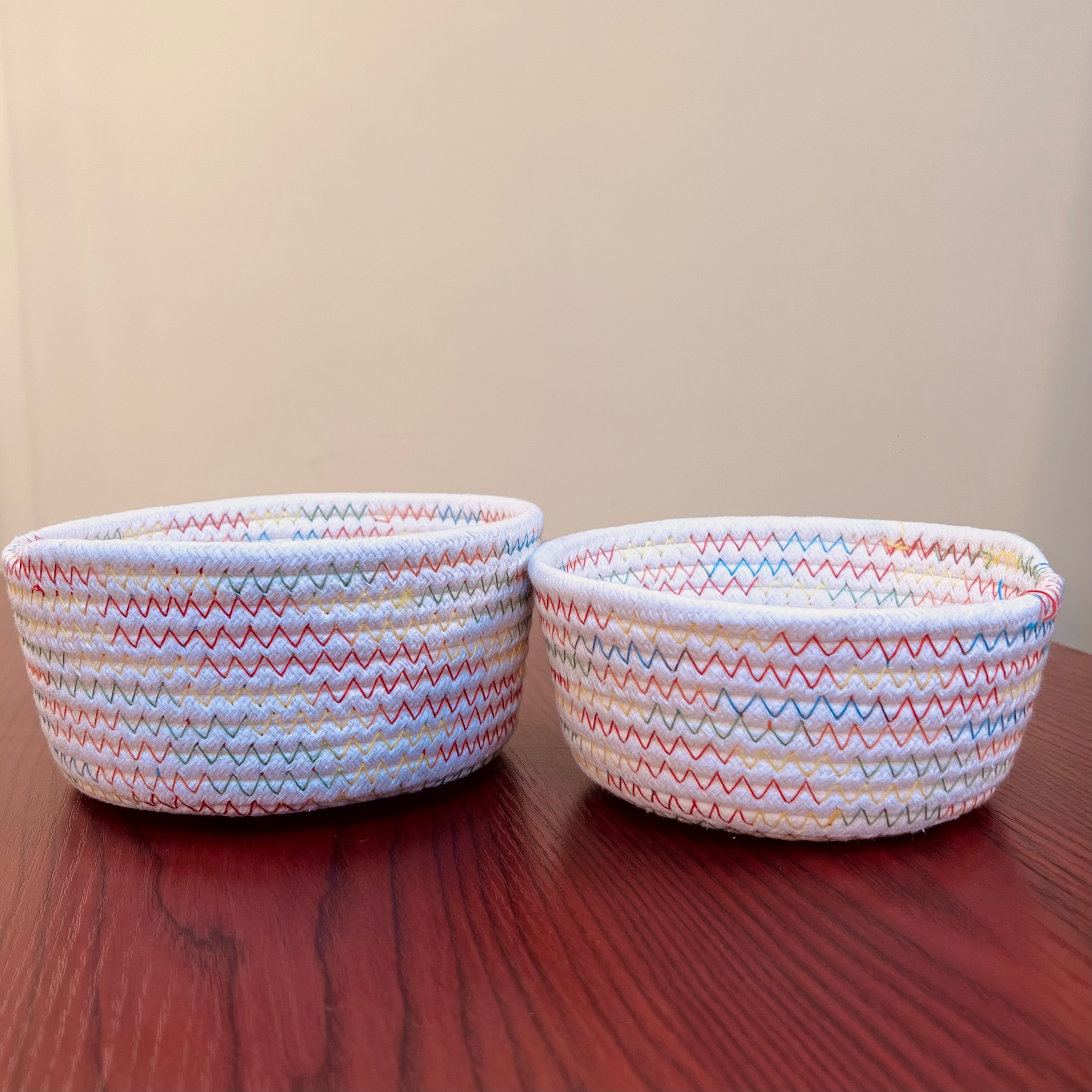 北欧简约手工编织棉线编制收纳筐圆形化妆品桌面收纳篮面膜收纳