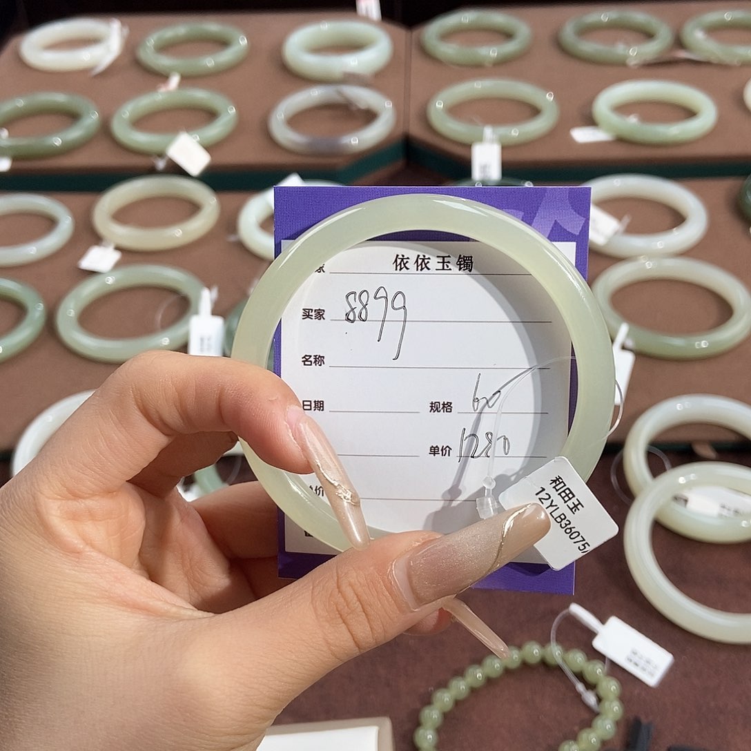 和田玉手镯未镶嵌8**9