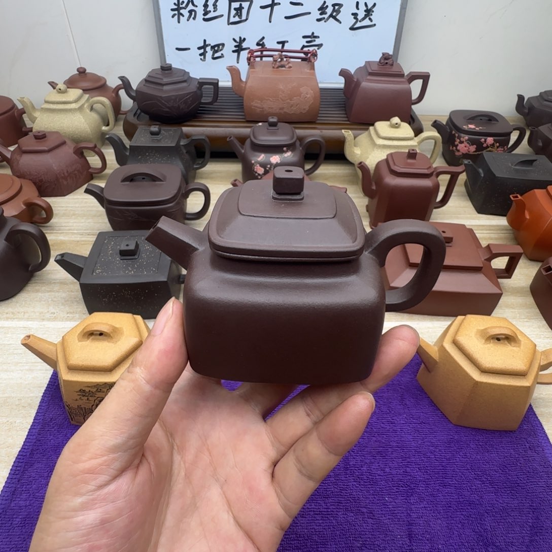 紫泥壶厶**厽半手工。紫泥。四方德钟