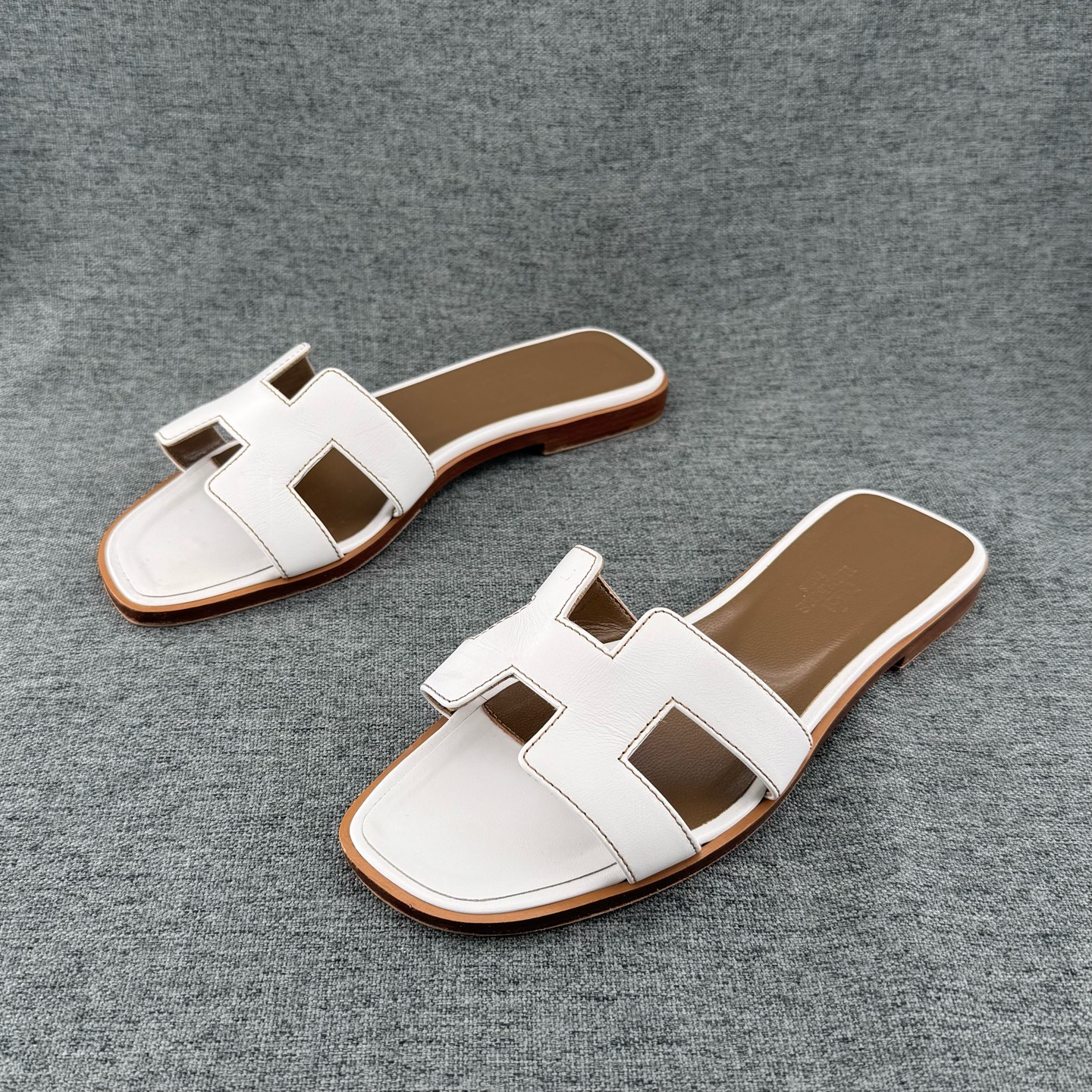 95新 Hermes/爱马仕 Hermes/爱马仕 36码 白色H拖鞋 D9322