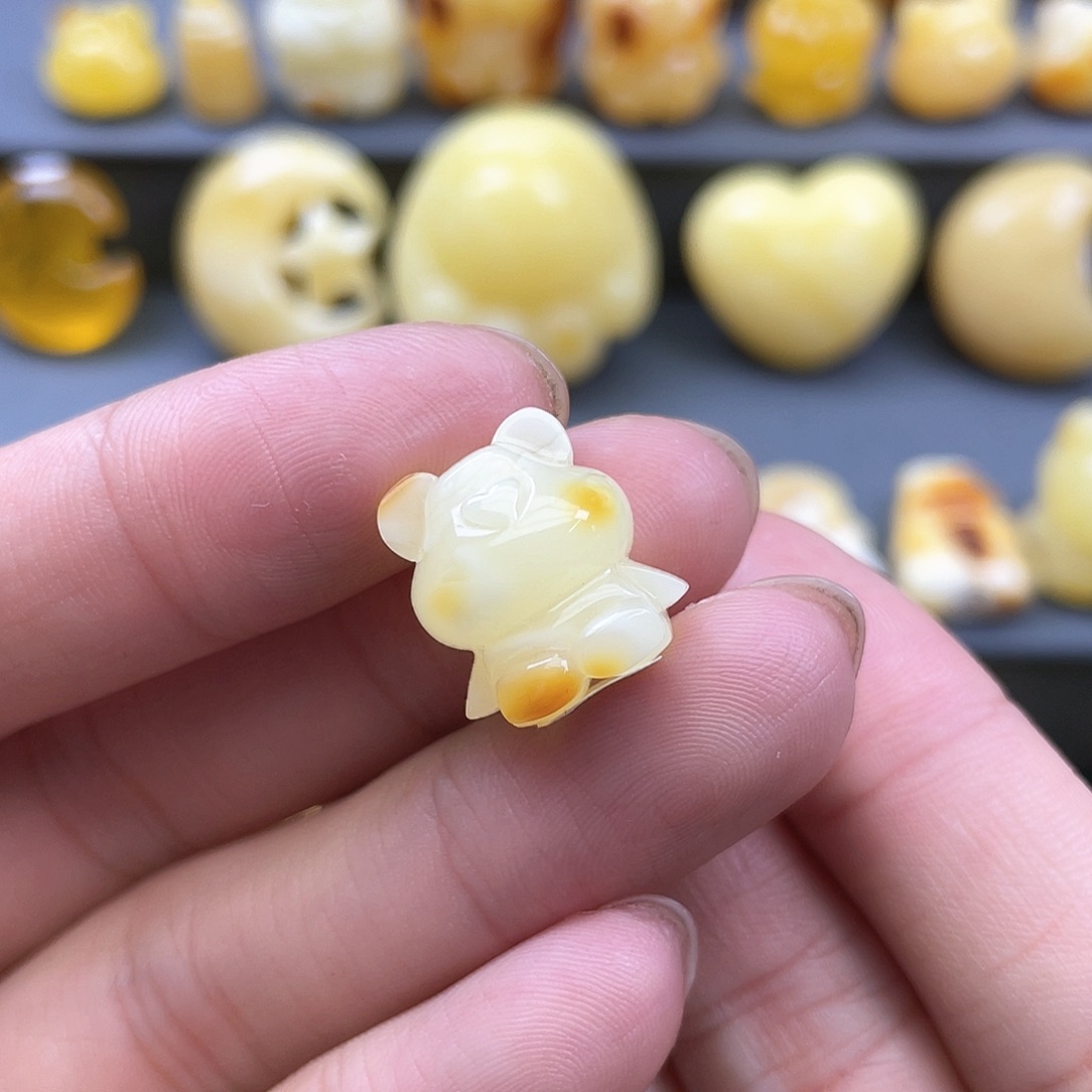 琥珀裸石未镶嵌蜜蜡