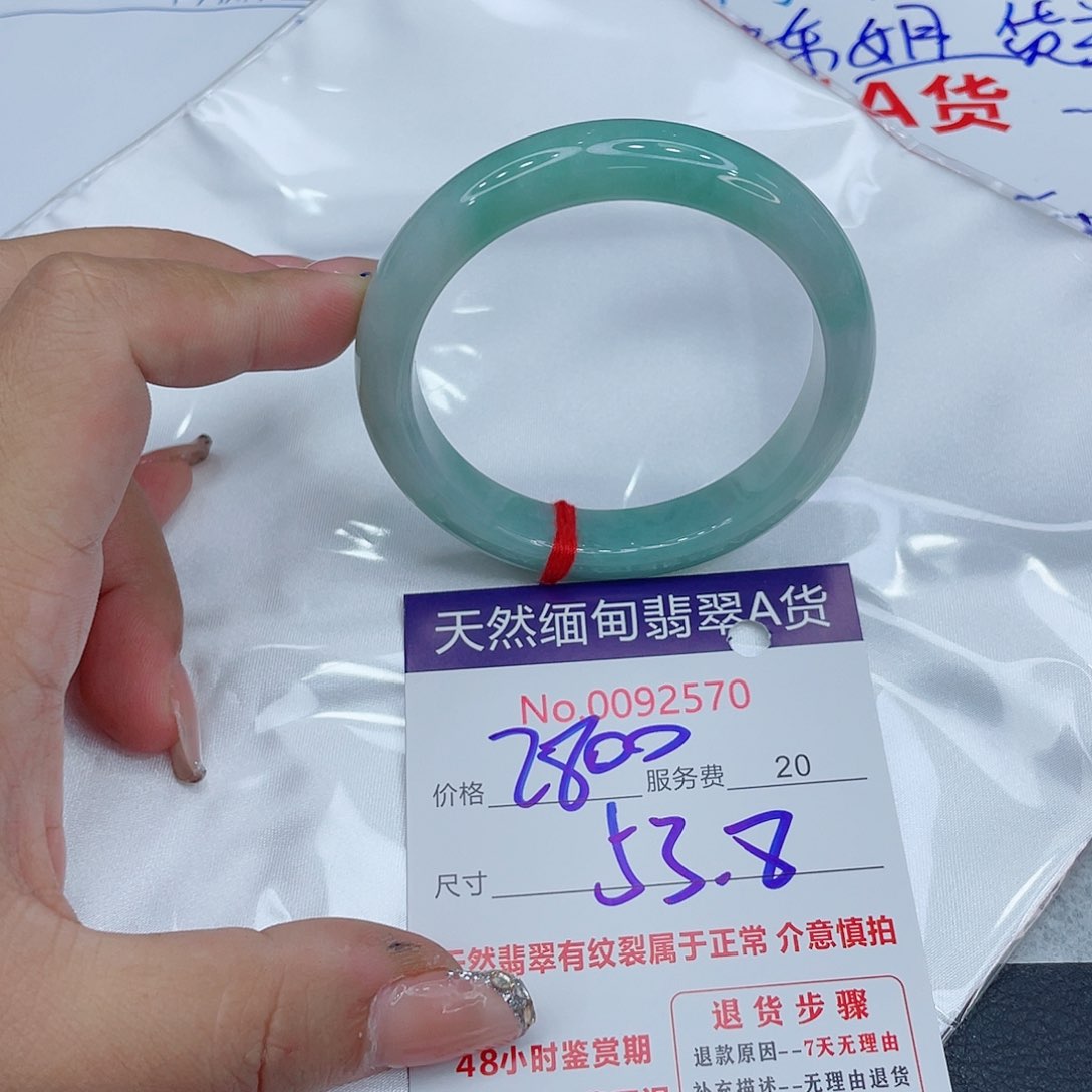 翡翠手镯未镶嵌正1