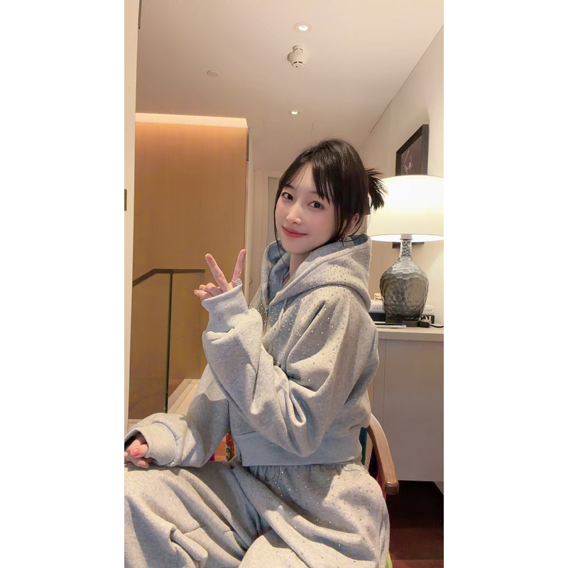 【张静芝】2色~精致重工洋气烫钻连帽卫衣+休闲裤女生秋冬时髦套装