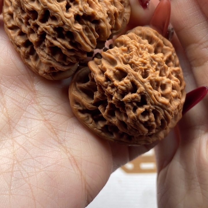 陈***某文玩核桃吊坠南疆