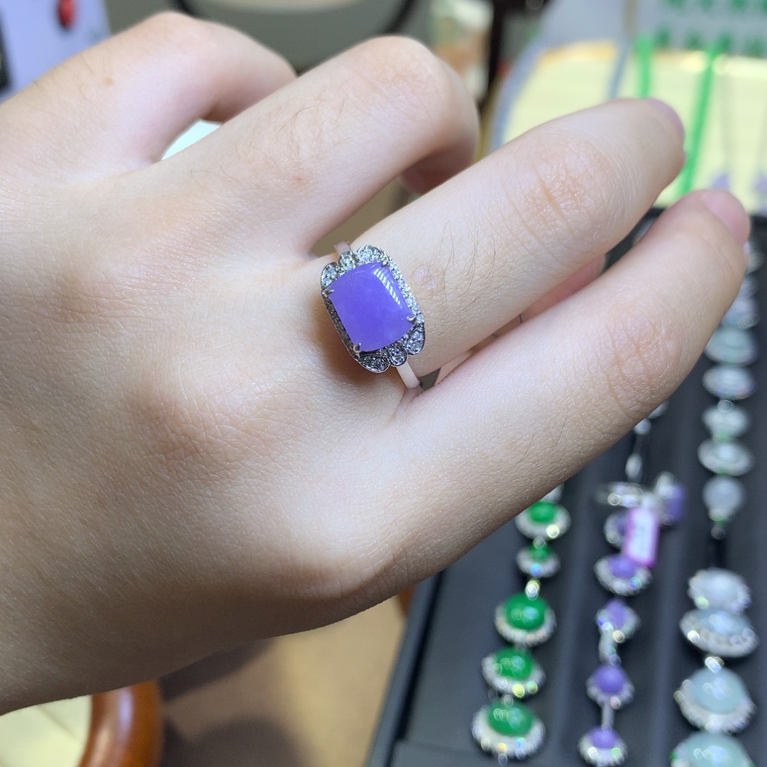 翡翠18K金镶嵌颈饰翡翠