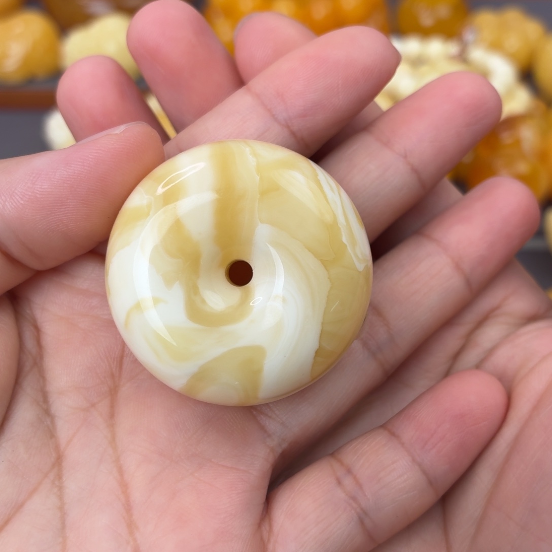 夏***风裸石琥珀未镶嵌浓扣