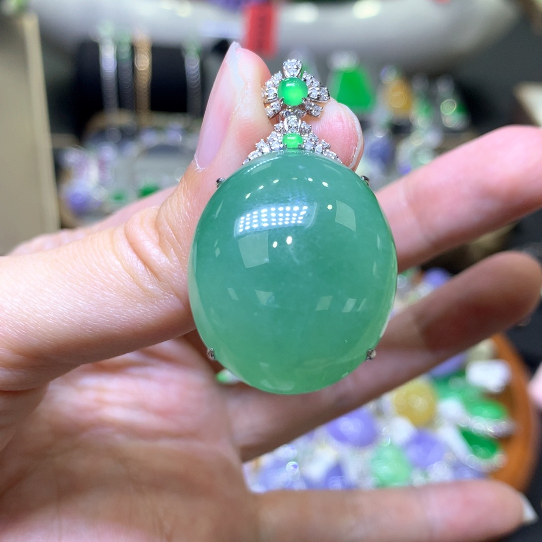 【闪购商品】翡翠颈饰18K金镶嵌翡翠吊坠项链