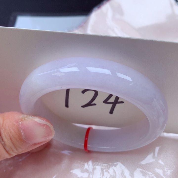 翡翠手镯未镶嵌翡翠