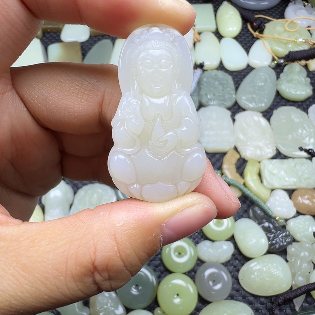 和田玉未镶嵌颈饰卡40（买断价，不退不换）